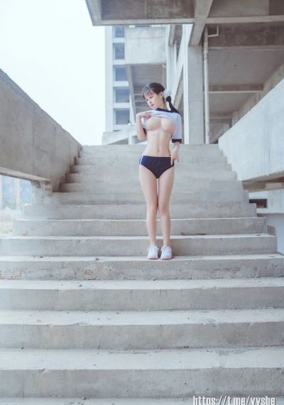 国产蜜桃视频在线_十万网红美女美酱